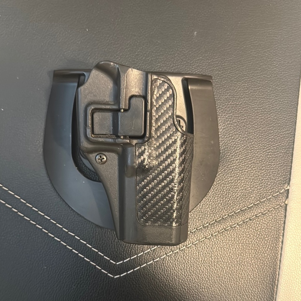 Black Carbon Fiber Holster (Glock 17/ Glock 22/ Glock 31/ ETC.)